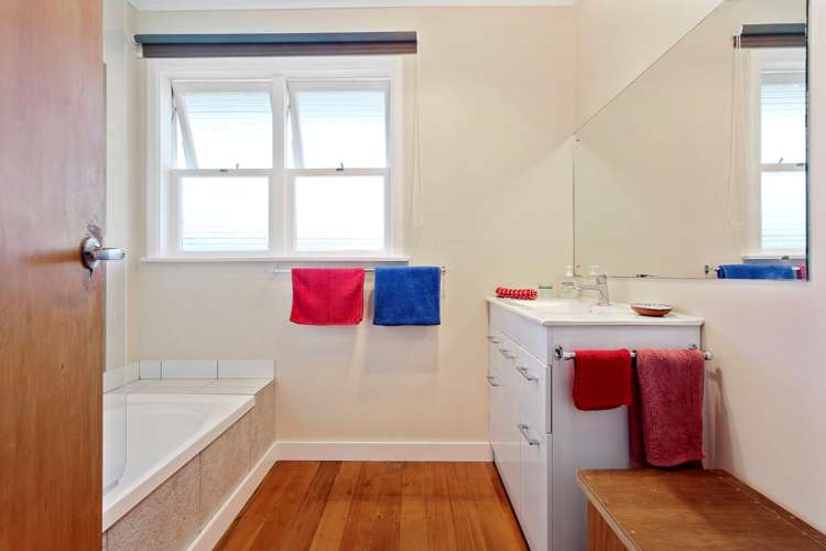 11 Abbotleigh Avenue Te Atatu Peninsula_11