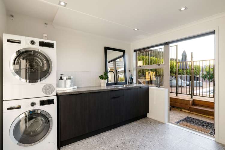 809 River Road Chartwell_30