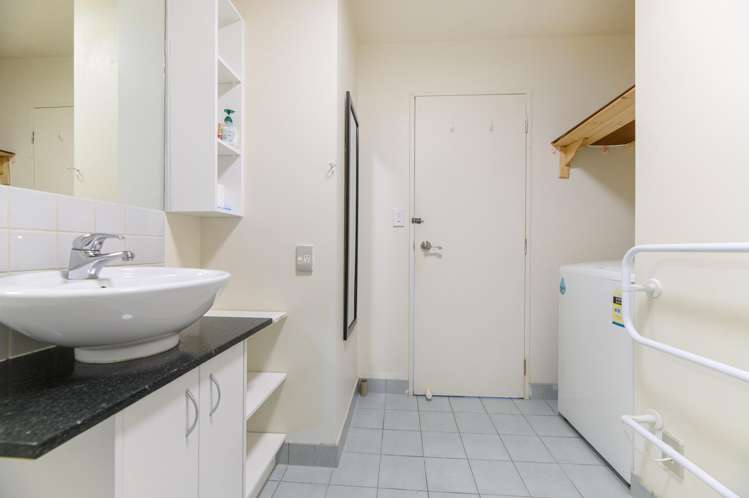 4e/17 Crown Lynn Place New Lynn_6