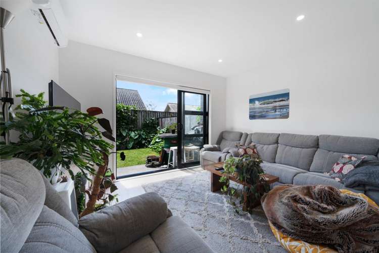 58 Rauemi Way Te Atatu South_3