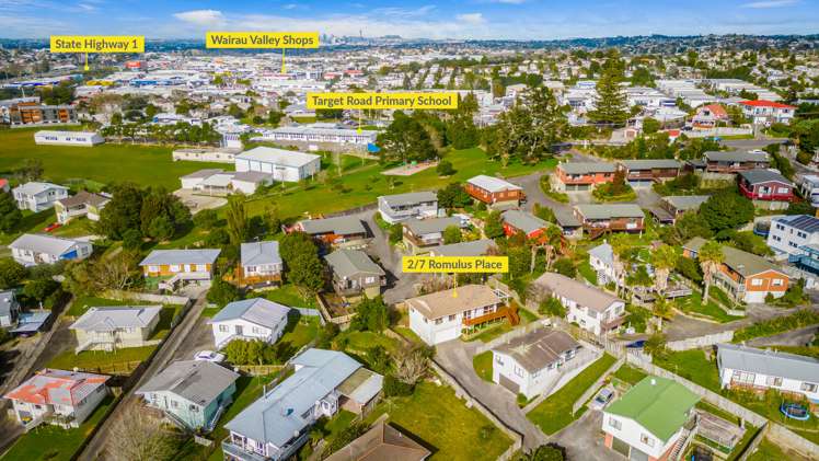 2/7 Romulus Place Totara Vale_18