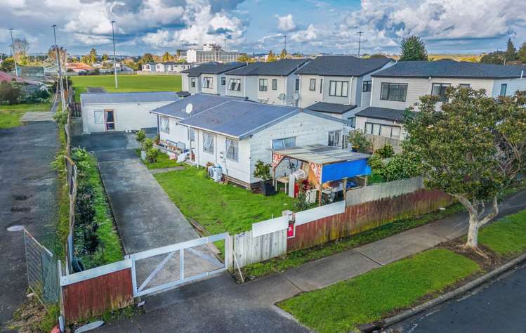 12 Gray Avenue_0