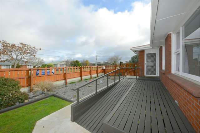 2/345 Breezes Road Aranui_1