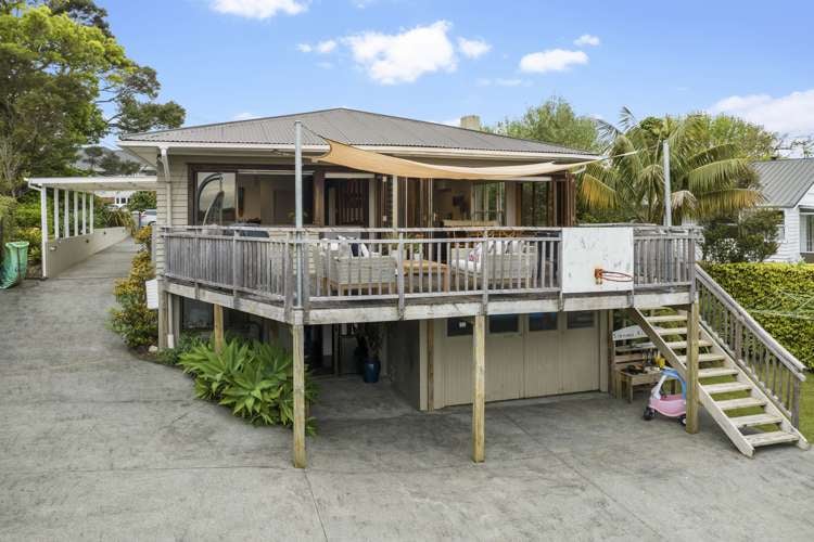 7 Highland Avenue Titirangi_1