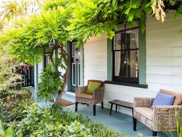 Paradise Cottage - Prime Location!