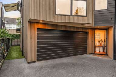 2/42 Goldie Street_2