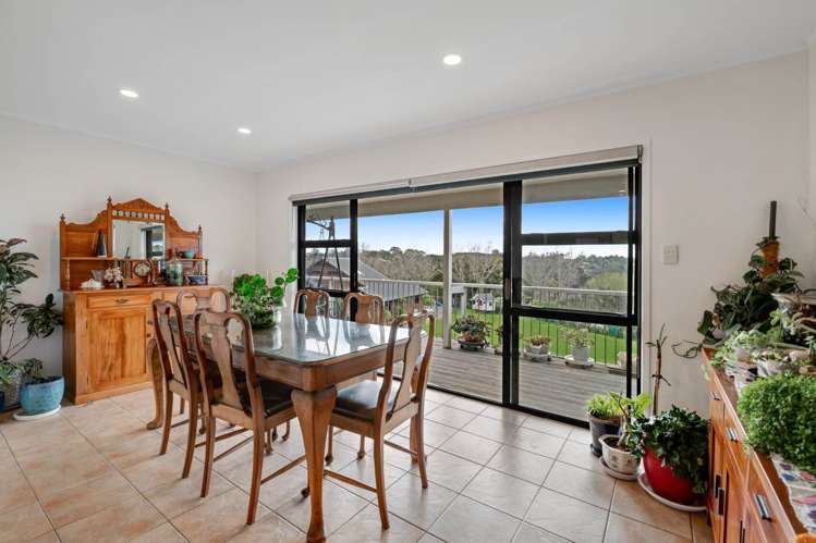 20 Roberts Road Matakatia Bay_12