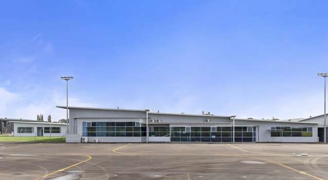 Hamilton Airport Offices with Ample Parking