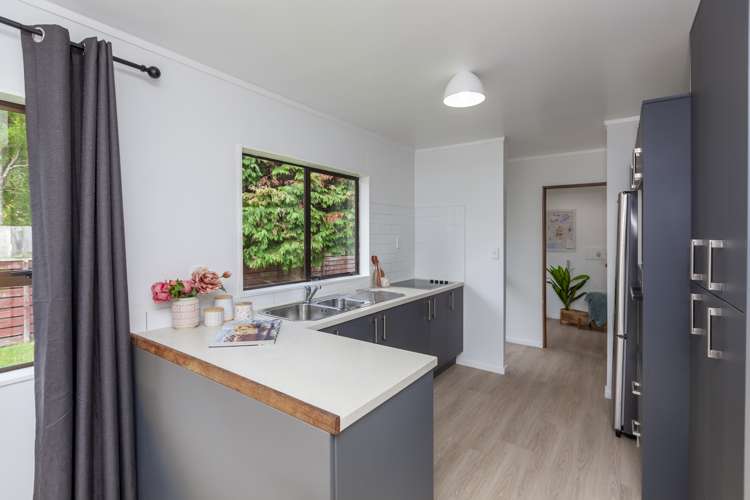 13 Forest Road Raumati South_6