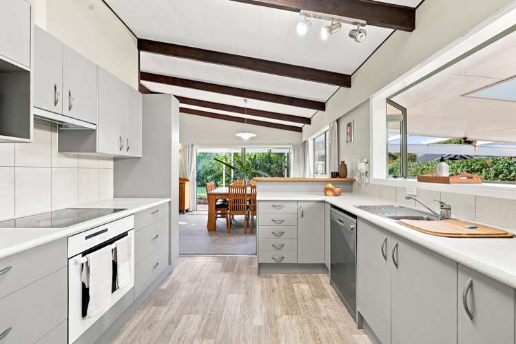 50 Marine Parade Mellons Bay_5