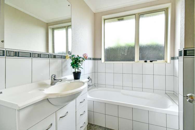 6 Richard Halse Drive The Gardens_10