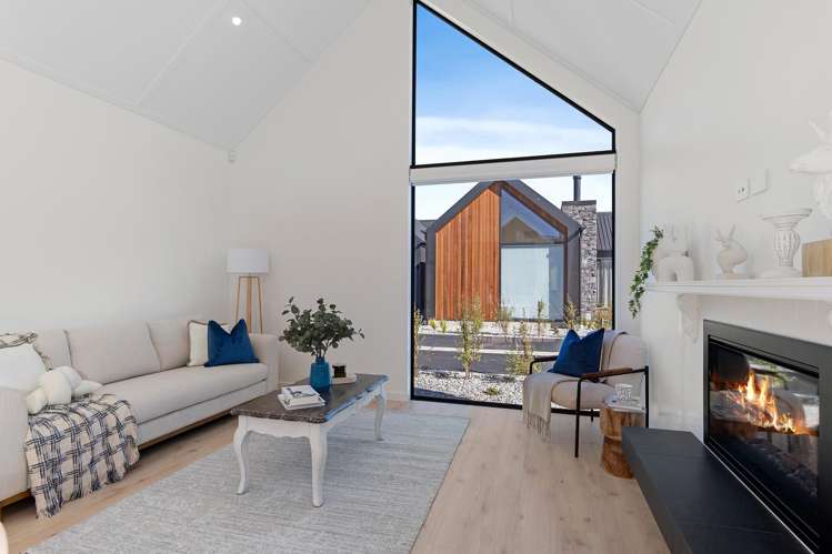 9/15 Racecourse Avenue_4