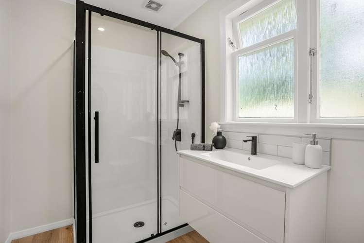 26 York Place Cannons Creek_10