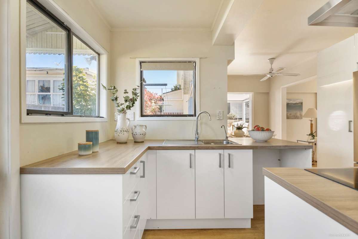 2/141 Selwyn Street_2
