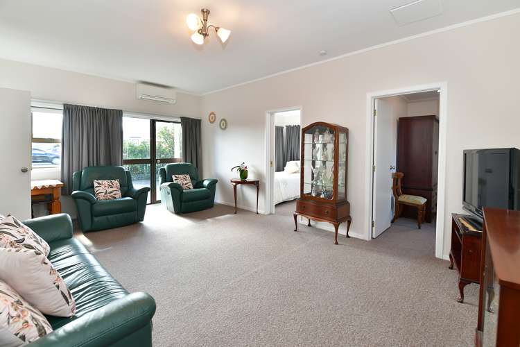 4 Centreway Road Orewa_9