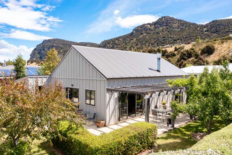 2 Snowberry Street Albert Town_21