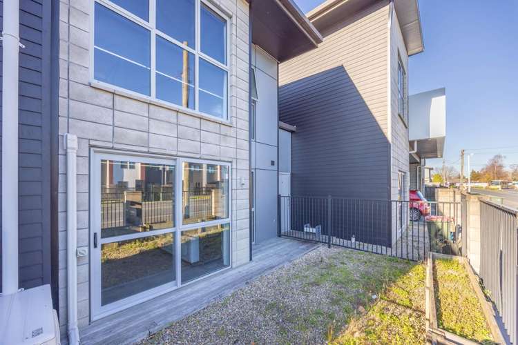 8/100 Knighton Road Hillcrest_5