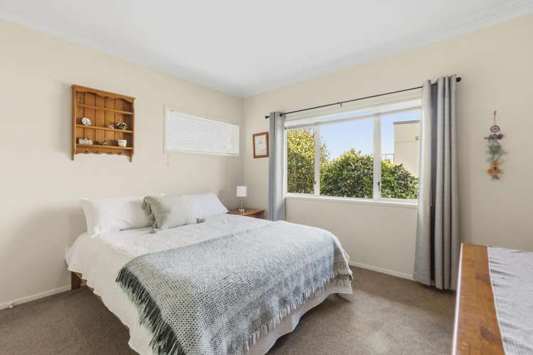 25 Kelvin Place Hamilton East_13