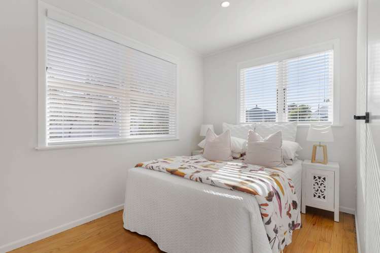 8 Surat Place Glen Eden_10