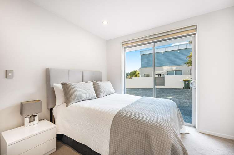 127 Beach Road Castor Bay_18