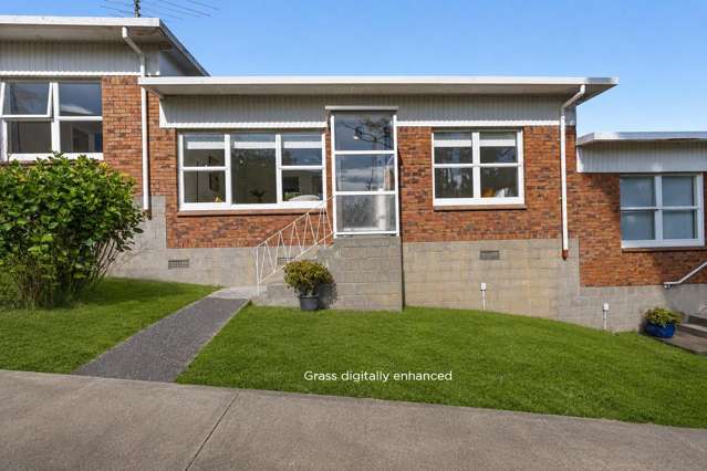 The perfect first step in Mairangi Bay
