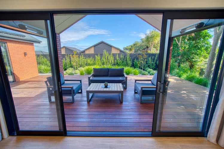 160 Coulson Road Paroa_14