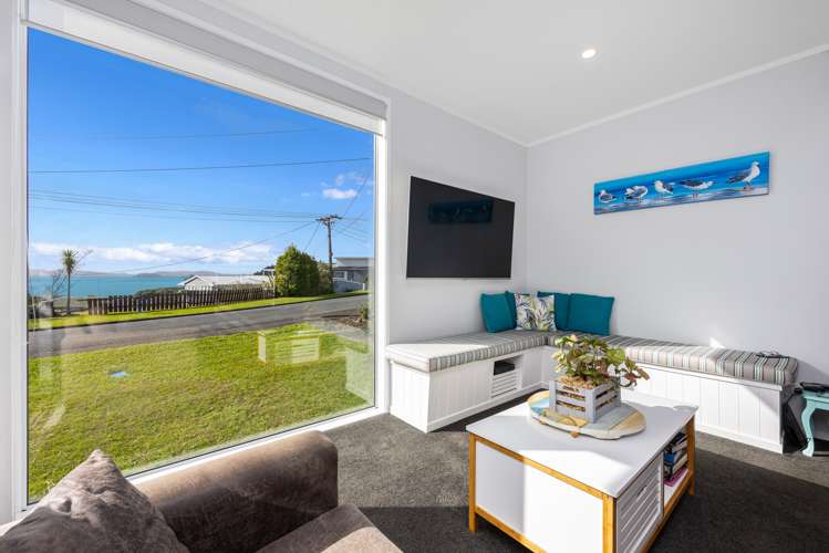 11 Piccadilly Circus Snells Beach_9