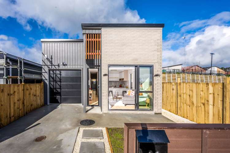 65 Puwha Street Massey_13