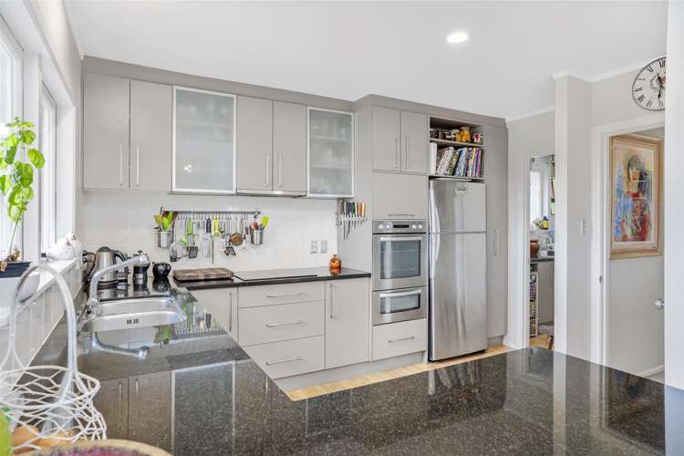 5a Colmar Road Mellons Bay_20