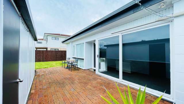 1/6 Vivian Wilson Drive Eastern Beach_4