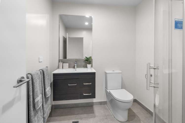 2/129 Brougham Street Addington_24