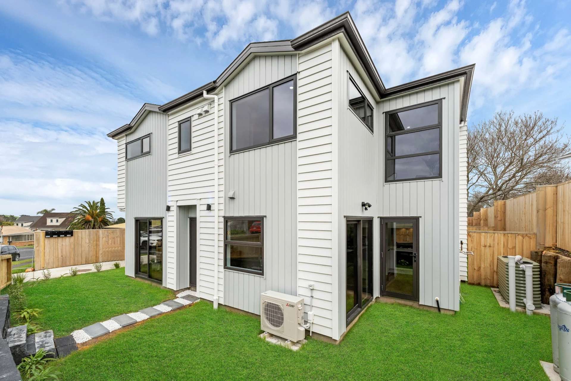 1/163 Bradbury road Botany Downs_0