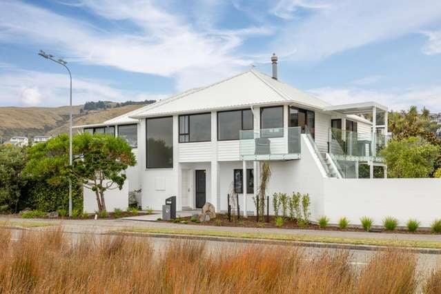 Panoramic Paradise on the Redcliffs Estuary!