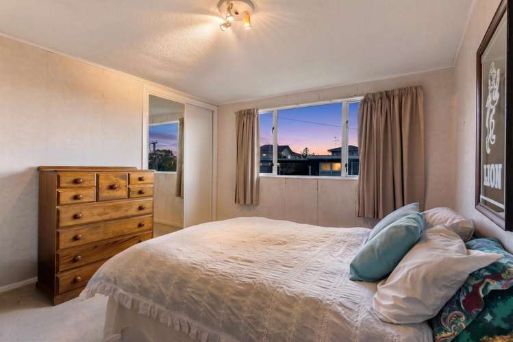 469 Beach Road Murrays Bay_10