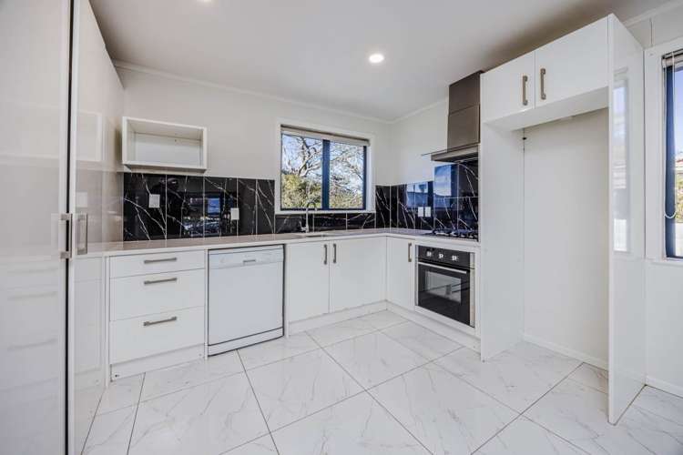 14A Finlow Drive Te Atatu South_17
