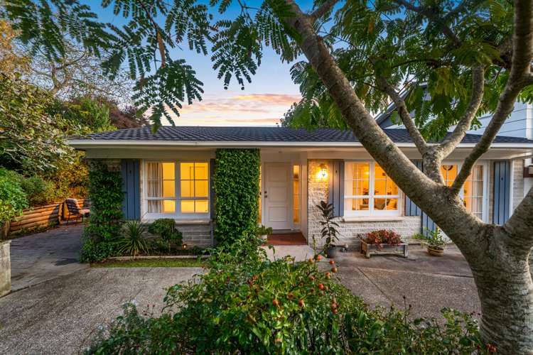 2/220 East Coast Road Forrest Hill_0