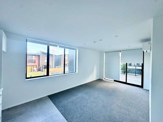 102/5 Rauemi way Te Atatu South_1