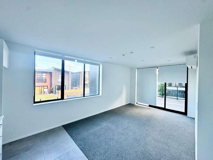 102/5 Rauemi way Te Atatu South_1