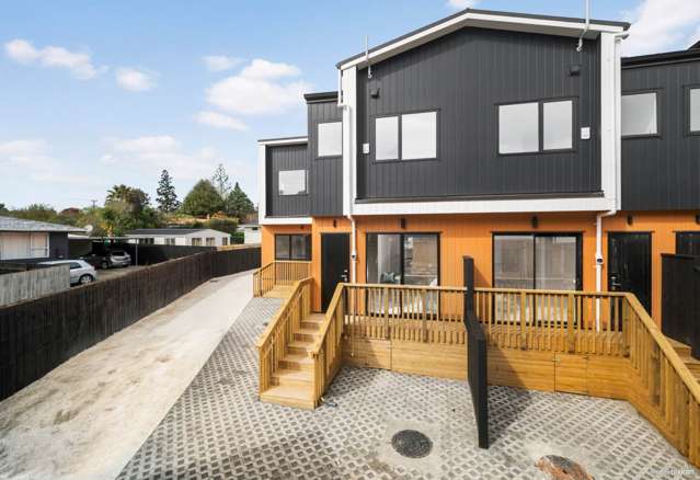 The Best Townhouse in the Heart of Ranui?