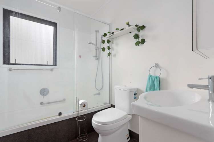 37 Meadowvale Rise Titirangi_14