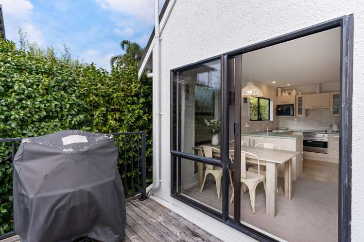 2/3 Whitby Crescent Mairangi Bay_9