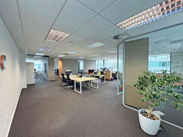 VERSATILE LEVEL ONE OFFICE, PRIME ROSEDALE LOC...