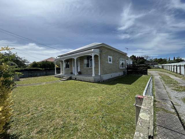 Family-Ready 3-Bedroom Home Close to Schools and Amenities