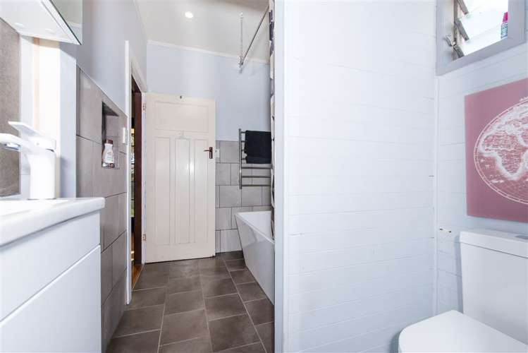 49 Queen Mary Avenue New Lynn_14