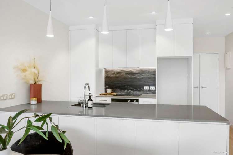 202/4 Bute Road Browns Bay_12