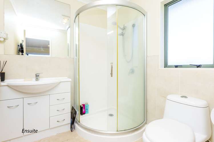 8 Ronald Scott Grove Riverstone Terraces_8