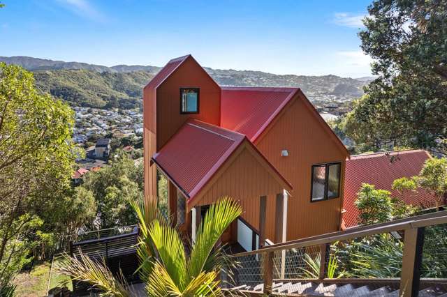 Sun, Privacy & Unique 80's Flair