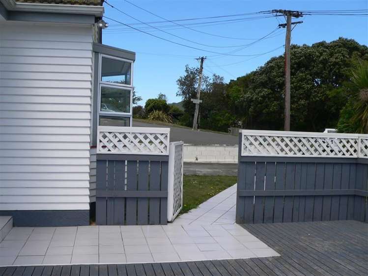 2 Carleton Terrace Tawa_11