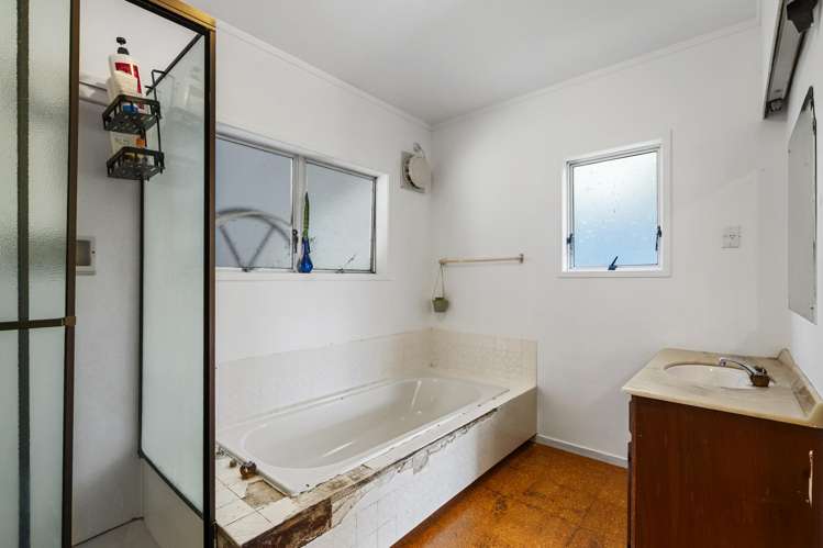 585 East Coast Road Browns Bay_11