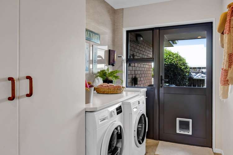 9 Elizabeth Grove Stratford_42